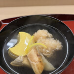 赤坂 菊乃井 - 昼懐石１５７３０円。豊年椀。松茸の香りはほのかですが、口にするとしっかり香ります。ご自慢のお出汁も至福の味わいです（╹◡╹）（╹◡╹）
