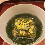 赤坂 菊乃井 - 昼懐石１５７３０円。穴子豆腐 菊菜餡。穴子と豆乳をにがりで固めたものを揚げてあります。穴子がゴロゴロ入り、とーっても美味しいタネです。菊菜のえぐみの分、マイナスです。