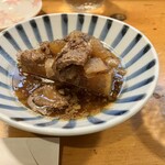 日本料理 樽や - 突き出しの牛すじと大根煮