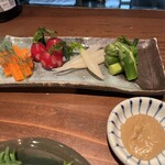 和菜蔵 椿屋 - 軽く下茹でしたり、包丁も入れて、ただソースで食べるバーニャカウダとはちょっと違ってよかったです。