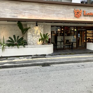 久茂地店から徒歩約5分!
                                          
                                          松山店は喫煙可能店舗の為、未成年の入店ができません。