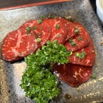 炭火焼肉 牛爵 - ロース定食です。（2023年９月）