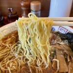Kamome Shokudou - 中細の縮れ麺