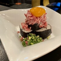 老舗精肉店直送 千種焼肉 飛騨牛の奴隷 千種店 - 牛トロ寿司