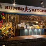 BUMBU Kitchen - カウンター越しの厨房