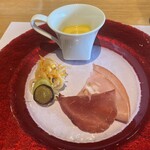 BISTRO JO - カボチャの冷製ポタージュ＆太刀魚と2種のブドウのエスカベッシュ＆本日の前菜