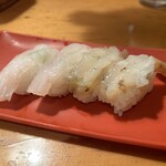 Bummei Sushi - ヒラメ(220円)、ガス海老(220円)