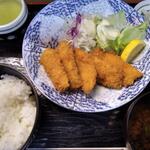 繁良 - 魚フライ定食。900円。