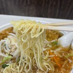 榮太郎 - にんにく野菜ラーメンの麺