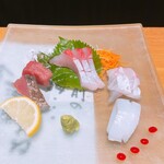 Uminomieru Kaunta-Zushi Sushiyatai - 