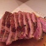 DOHVA - シャランのシャラン鴨に伊予牛のコンソメ（4200円）。