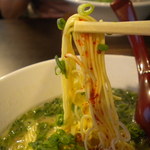 麺屋 我ガ - 極細麺に絡む、辛子薬味。　麺はバリカタがイイかも。