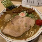 自家製麺 麺や 六等星 - 六等星の出汁中華そば。　写真撮る前に食べ進めてしまいその後体裁整え撮影。