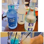 ポルト・ボヌール - 左からそらいろコーラ、瀬戸キュン、加茂五葉。
      グラスは左がそらいろコーラ、右が瀬戸キュン
      