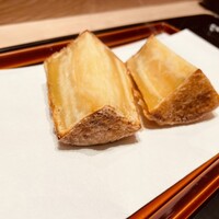 てんぷら 近藤 - じっくり時間をかけて揚げるほくほくさつまいも