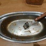 ゴーゴーカレー - 金沢カレーの特徴【銀皿とフォーク】