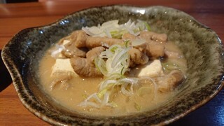Kushiyaki Kyoudo Ryouri Sakanaya Ginsui - もつ煮込み。出汁出汁していて甘味もほんのりの美味しいヤツ。珍しく、スープ飲み干してしまいました。