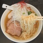 Iriko Ra-Men Gin No Daruma - 麺のリフトアップ
