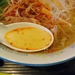 Oyama No Hatake - 地場産鶏を濁らせないようにジックリ煮込んだスープが絶品。淡い味付けなので辛味が混ざっても優しい味。