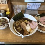 すずめ食堂 - 特すずめ中華そば 1300円。豚めし 280円。