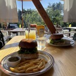 BACK COUNTRY Burger & Cafe - 