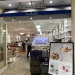 サラベス - 入口からの店内風景