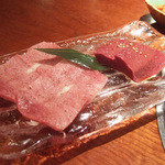 よろにく - タンの開き、ハツの炙り