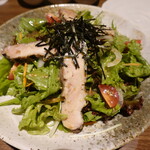 炭火と笑いの台所 とりすけ 難波本店 - とりすけサラダ(530円)