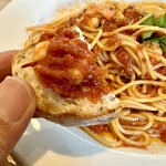 デニーズ - パンは甘め　パスタソースによく合う！