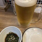 貝・刺身専門店 たか田 - ビールとお通し　550円と275円