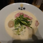 Menya Kyuubee - 鶏白湯醤油ラーメン