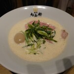 Menya Kyuubee - 鶏白湯醤油ラーメン