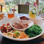 Keoki's Paradise - 中央のタロイモ以外は美味しかったKama’aina Bowl