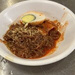 南海食堂 - 自動的についてくるビビン麺