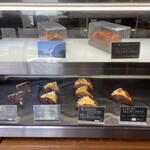 Arabesukusha Ochaba - カウンターにはケーキも売られていた。