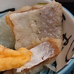 魚まる食堂 - 思いの外デカイ。
