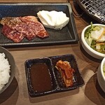 焼肉 鍾 - ハラミランチ。このキャベツはないわー