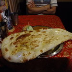 ネパールキッチン　カトマンドゥ - フルナン、でかくね？テーブルからもはみ出してるし。