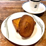 カフェ・ド・ランブル - タンザニア深煎を追加して焼き菓子２個選びました