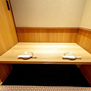 お一人でお食事、2名のプライベート空間で、ゆっくり飲みたい時も利用OK！

