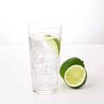 Gin and lime soda