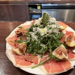 ピッツェリア ファッブリカ 1090 - 柔らかないちじくとハム