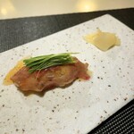 神戸牛 個室 ステーキ 吉祥 - 最高級黒毛和牛の肉寿司　トリュフソースがけ