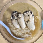 magari - 「牡蠣と煮干しの冷やし」の「牡蠣増し」