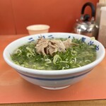 元祖ラーメン長浜家 - ラーメン（500円）のベタカタねぎ増し！