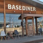 BASE Diner - 店の外観全体