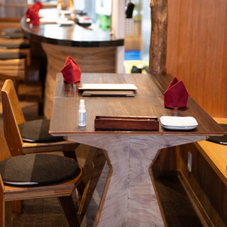 The cozy restaurant where you can feel the warmth of wood is perfect for dining with your loved ones.