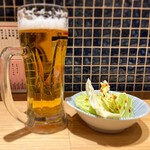 Yakitori No Hinata - 乾杯ビールと突き出しのキャベツ