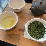 呑龍文庫 ももとせ - 冷たいお茶と温かいお茶の淹れ方と飲み比べをしました