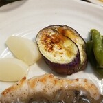 キッチン ブルー グローブ - 備え付け野菜のアップ